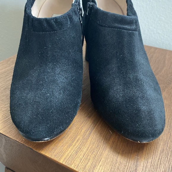Clarks Narrative Black Suede Bootie Heel, Women’s size 8 - Picture 3 of 16